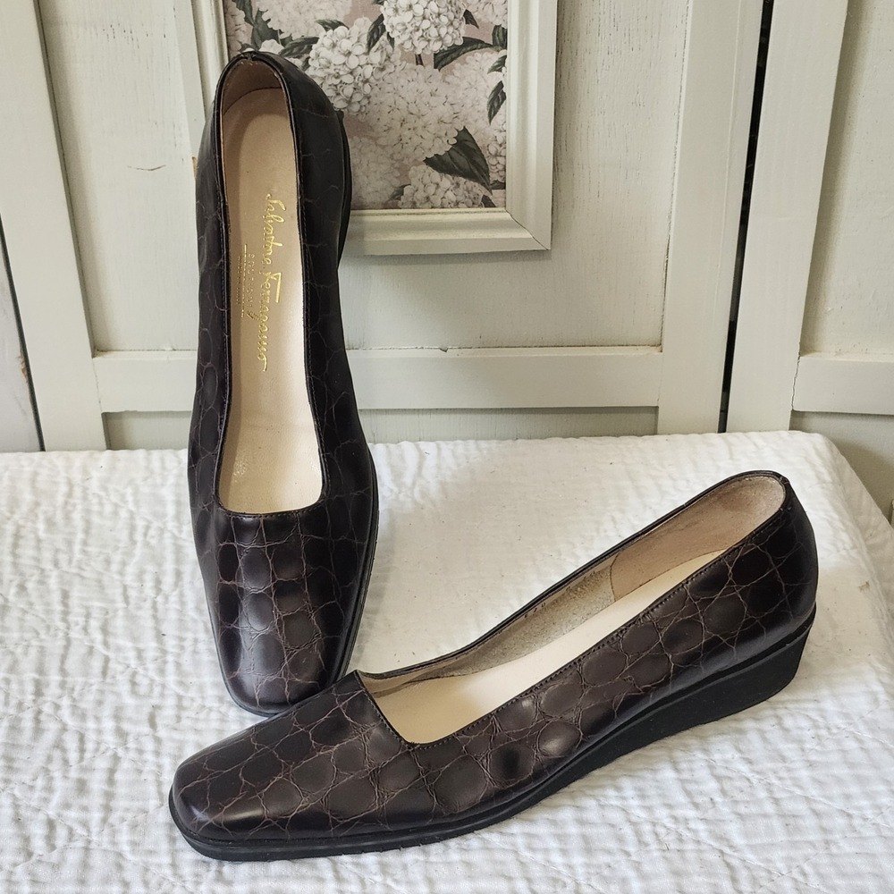 Salvatore Ferragamo Boutique Brown Croc Embossed Leather Loafers 8 AAA Italy Lux